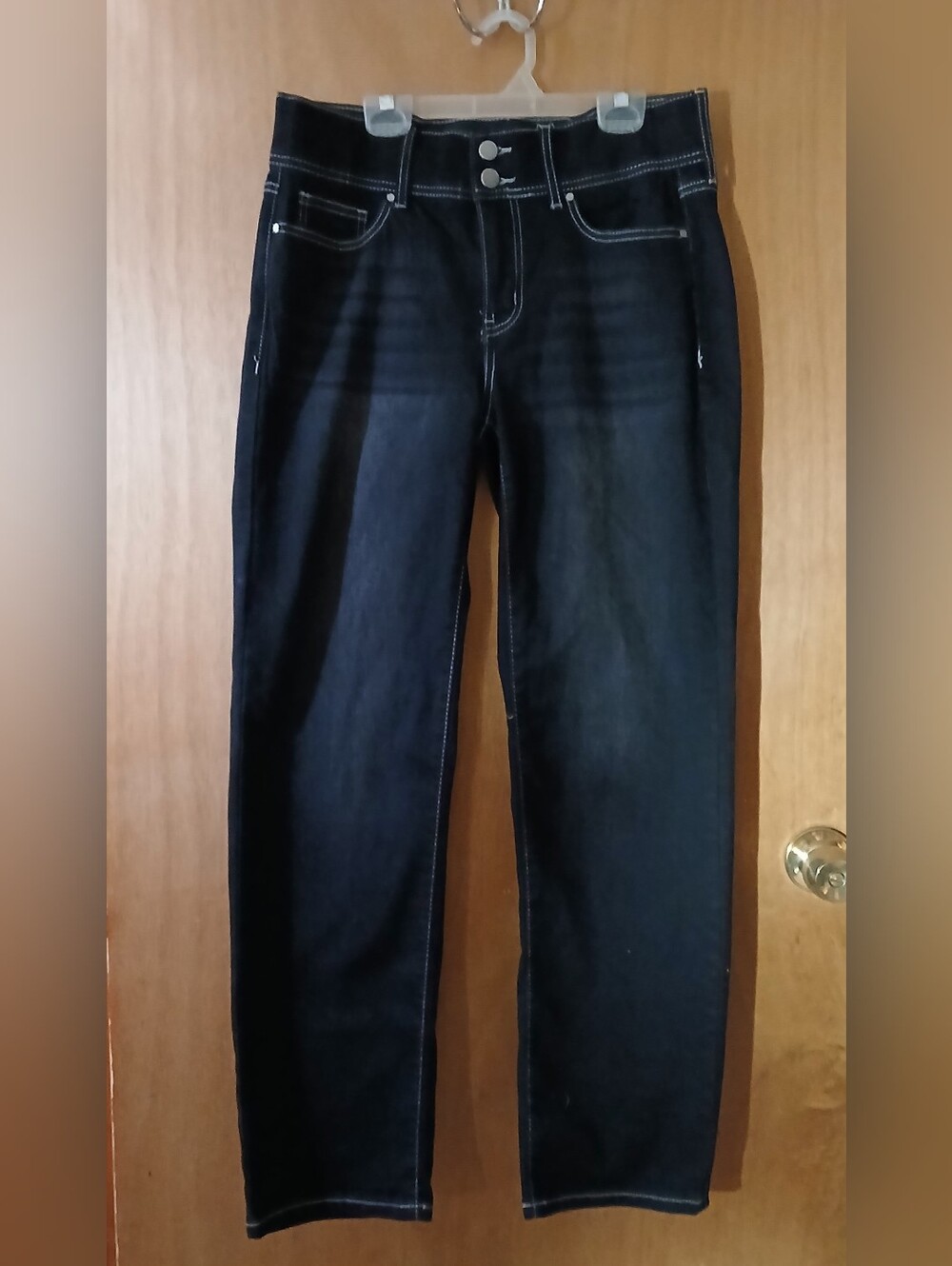 Apt. 9 Women's Black Straight-Leg/Baggy Jeans. Size 10. Like New.